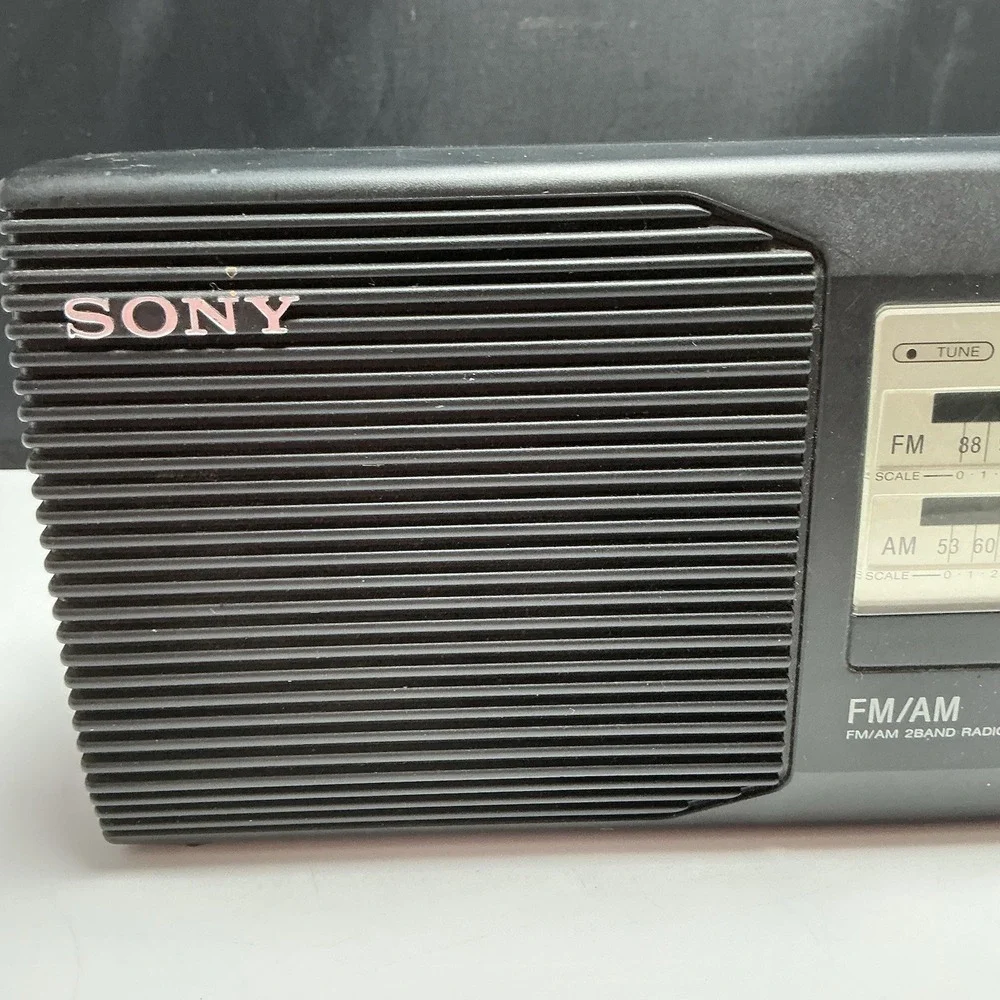 Vintage Sony FM/AM 2 BAND Radio ICF-24 Portable 4 AA Batteries or Power Cord